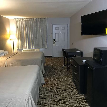 Americas Best Value Inn Brinkley Room photo